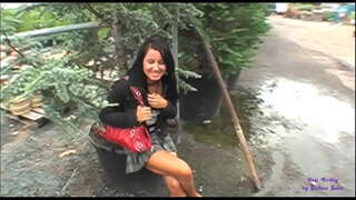 Dans la crèche la salope se laisse baiser avec plaisir