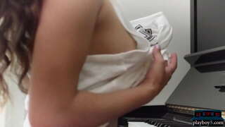 Orta sayfa porno yıldızı Uma Jolie inanılmaz doğal vücudunu gösteriyor