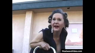 Old Chicks തിരിഞ്ഞു തന്ത്രങ്ങളും #1 - Jeanette, ഡേവ് Hardman, കോഴി ഡോണും - Senile granny fucked by two beautiful